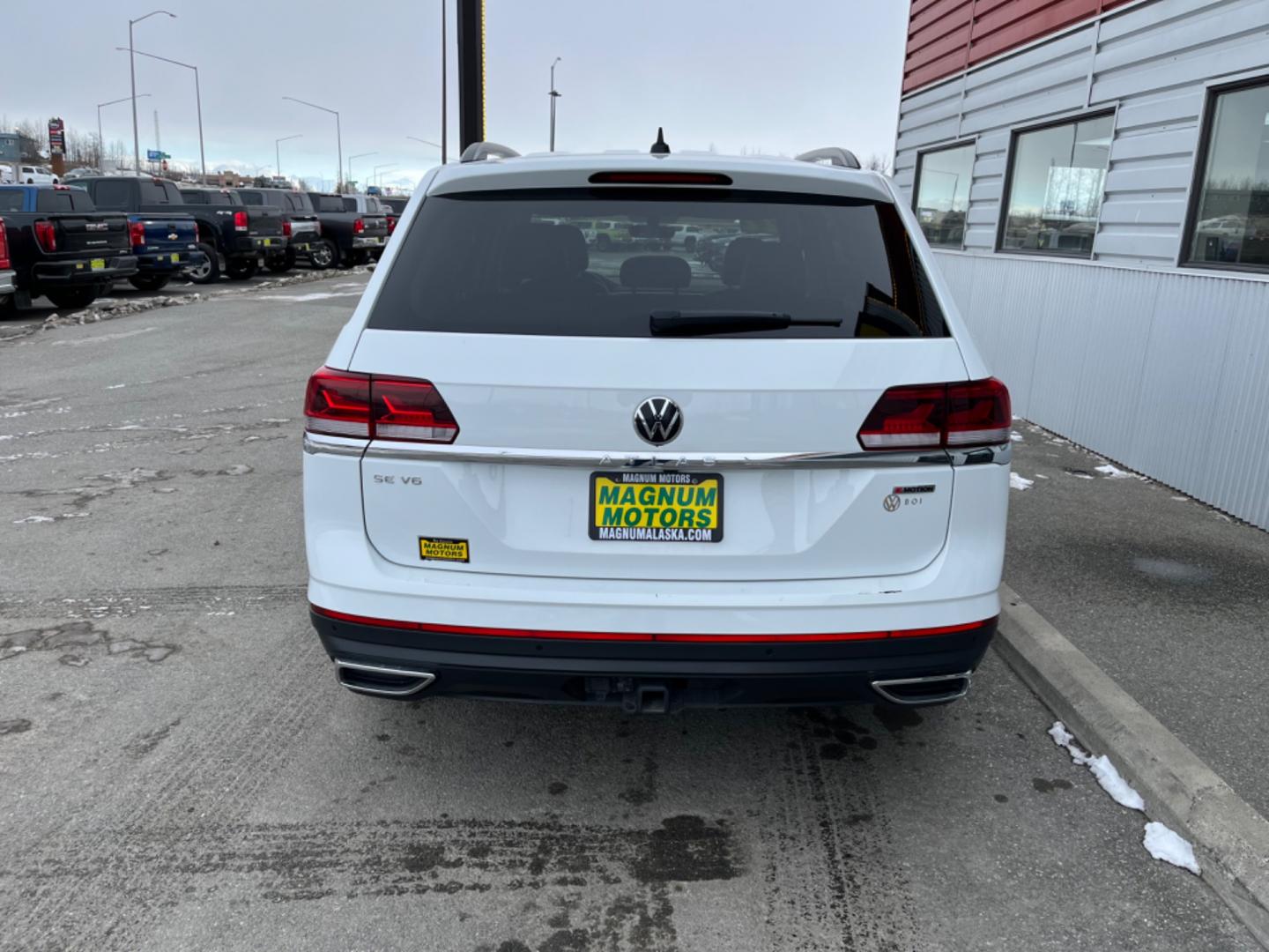 2022 White Volkswagen Atlas V6 SE w/Technology 4MOTION (1V2KR2CA9NC) with an 3.6L V6 DOHC 24V engine, 8A transmission, located at 1960 Industrial Drive, Wasilla, 99654, (907) 274-2277, 61.573475, -149.400146 - Photo#4